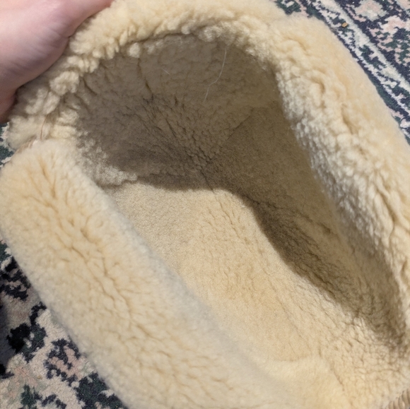 Shearling hat - Picture 2 of 2